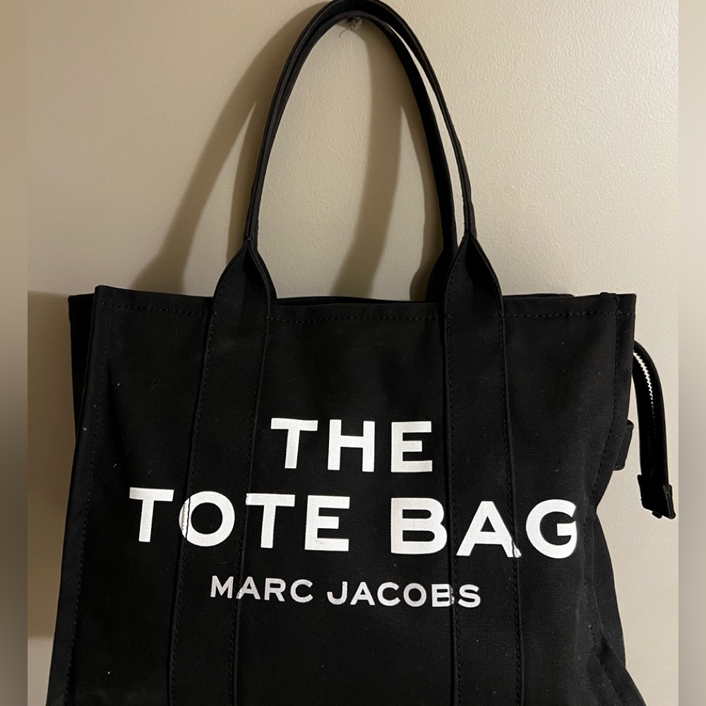 Marc Jacobs “The Large Tote Bag”